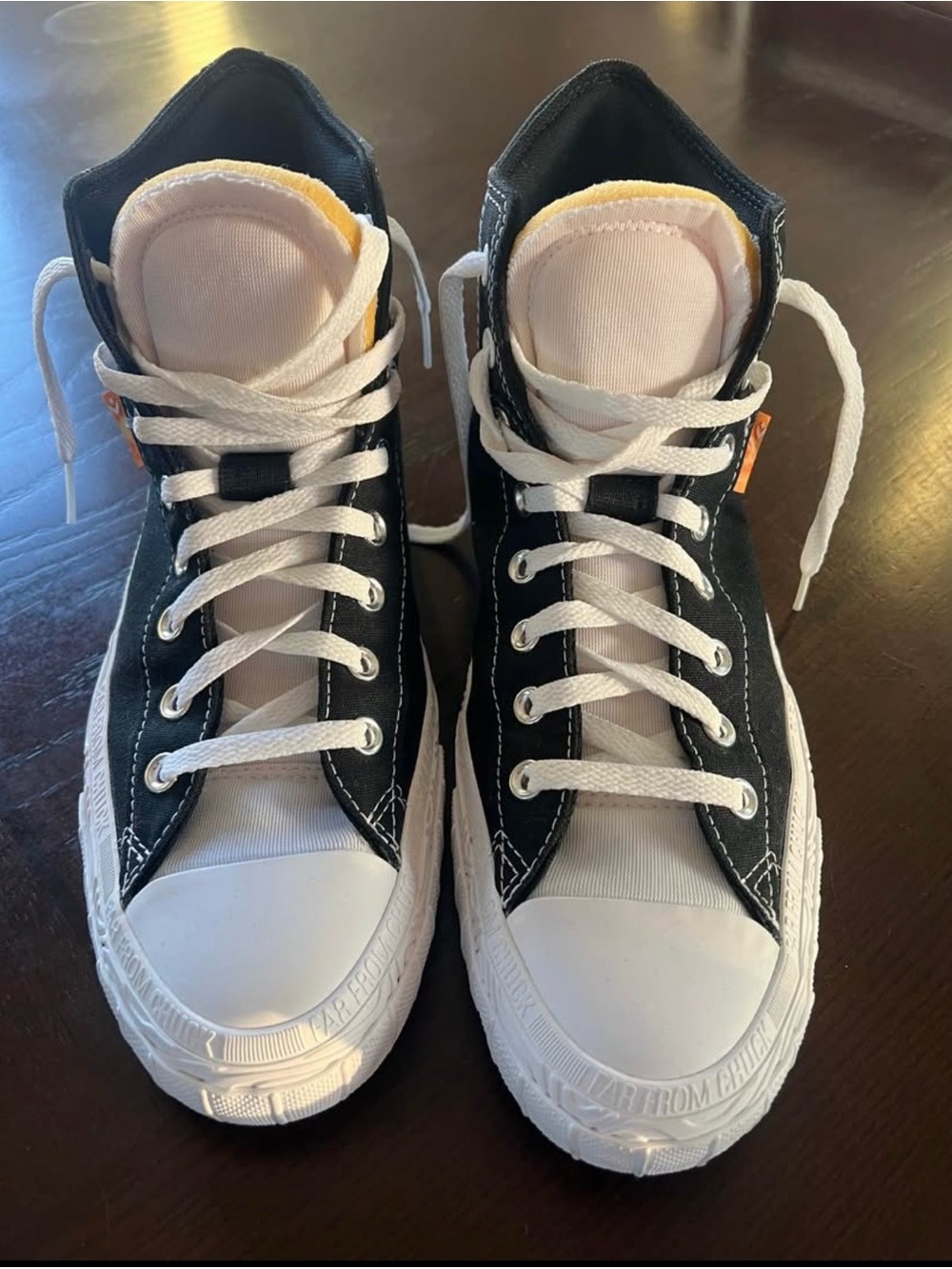Converse Far From Chuck